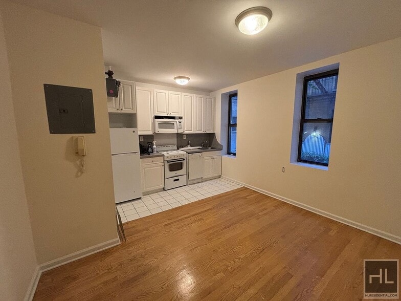 Primary Photo - WEST 45 STREET