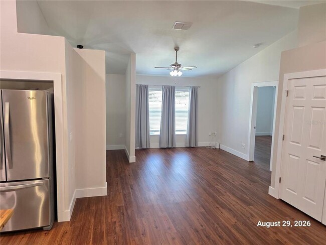 Building Photo - 834 Amidon St