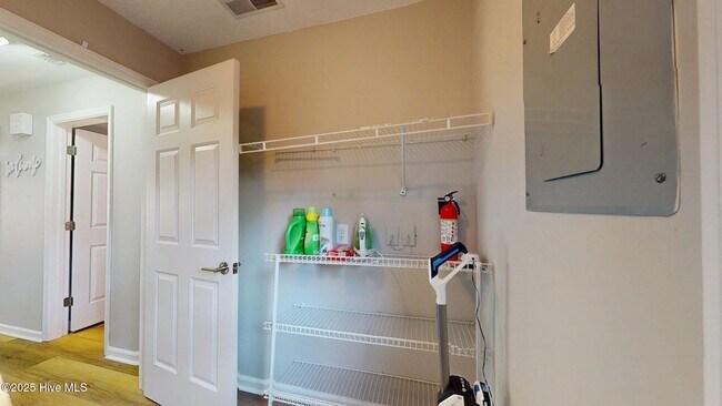 Building Photo - 704 Dover St