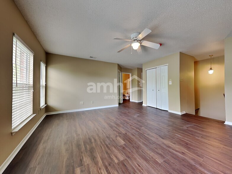 Building Photo - 10215 Noble Ct