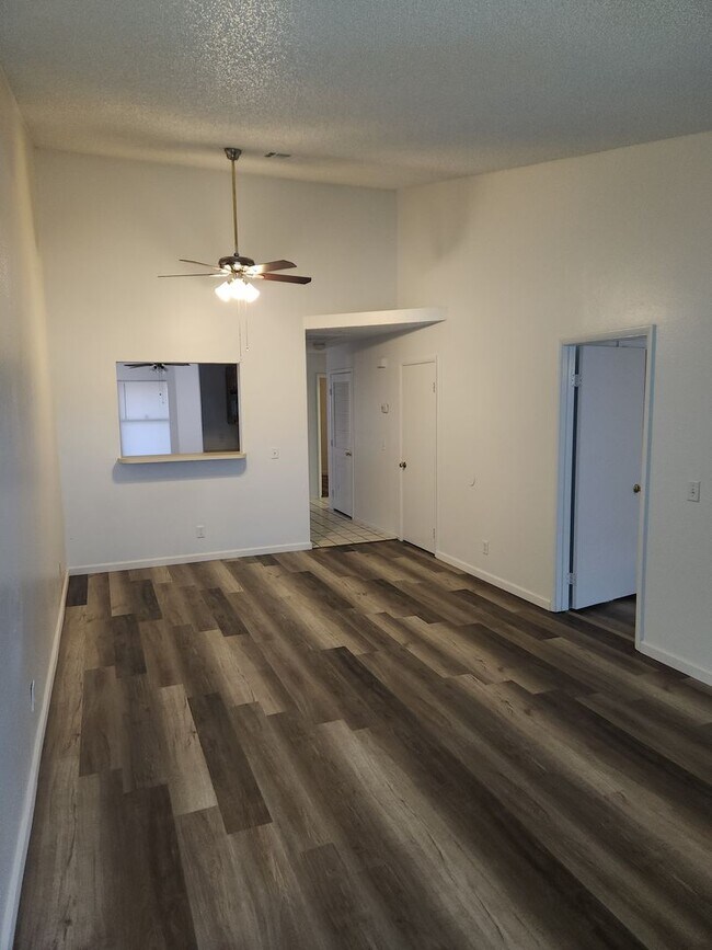 Building Photo - Single-Story 2 Bed, 2 Bath with 2-Car Garage in Gate Community