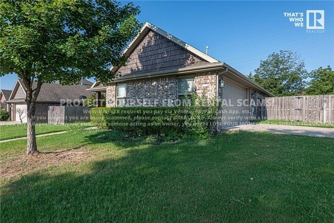 Building Photo - 2893 N Seneca Ave