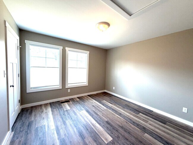 Building Photo - Leicester - Immaculate Three Bedroom with Huge Backyard