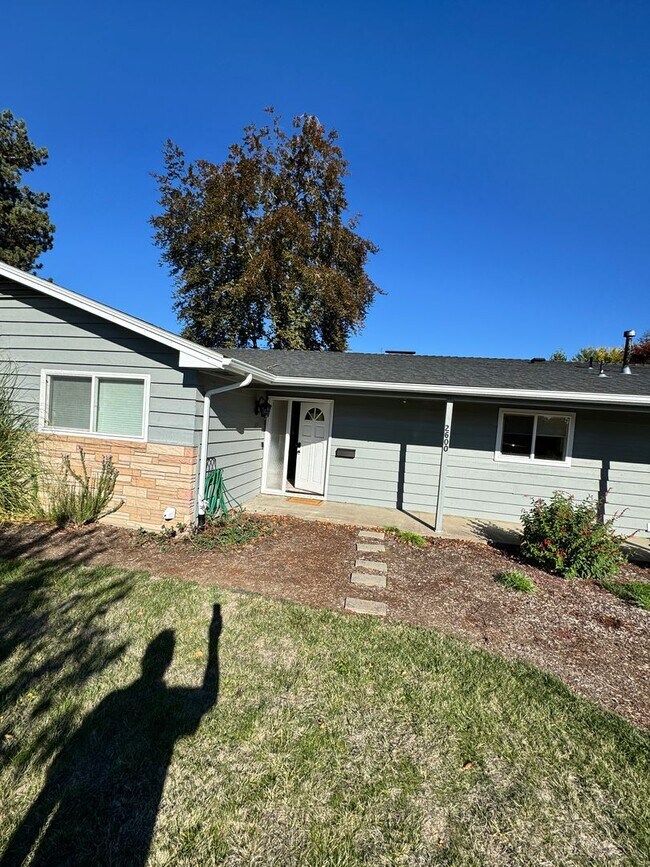 Primary Photo - 3 Bedroom 1.5 baths! Walker & Cedar Hills ...