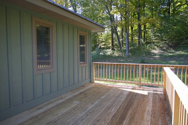 Building Photo - 589 Overlook Rd