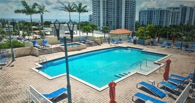 Building Photo - 3020 NE 32nd Ave