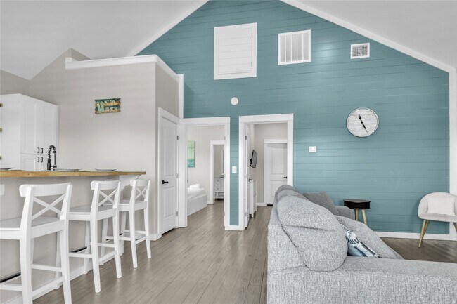 Building Photo - 1079 Cedar Ln