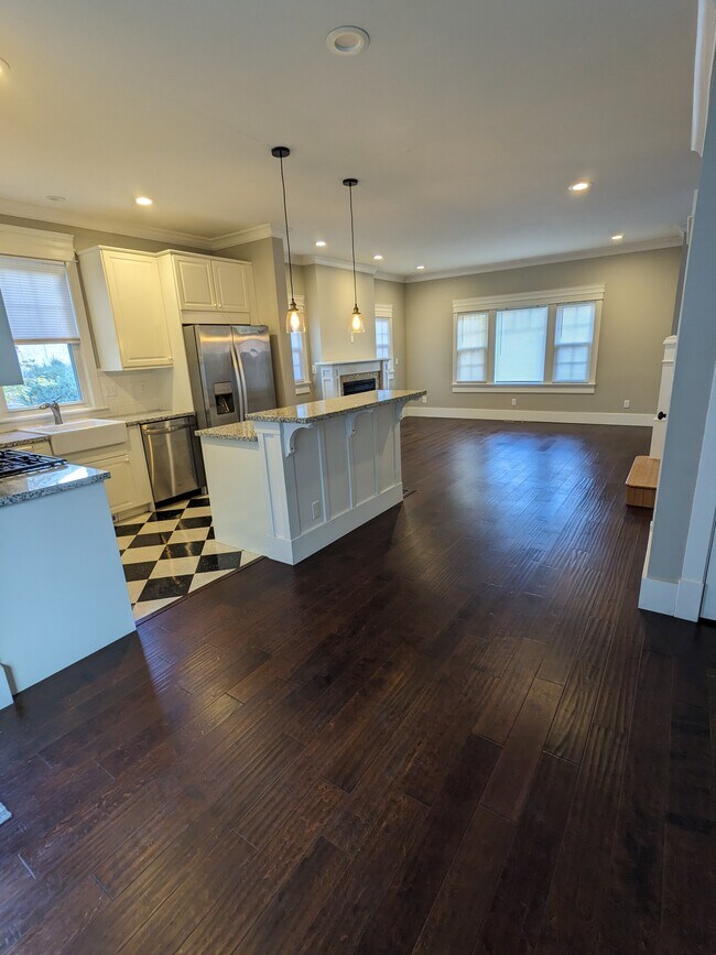 Building Photo - 1309 N Main Ave