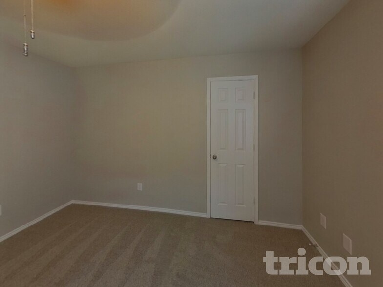 Building Photo - 801 Santa Rosa Dr