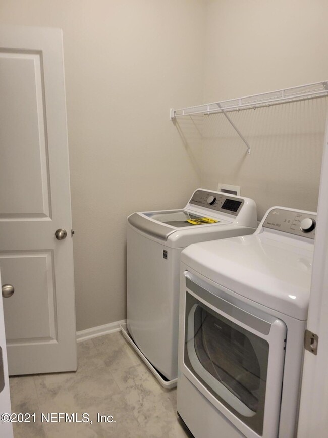 Building Photo - 334 Pine Bluff Dr