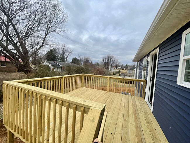 Back Patio - 109 Hudson Ln