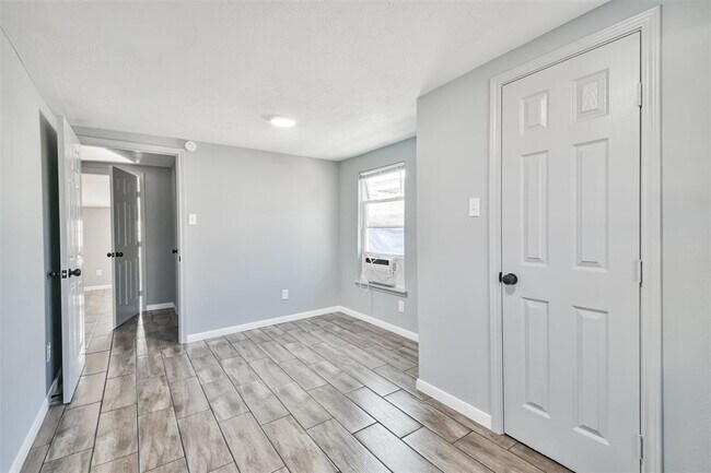 Building Photo - 822 Finesse Dr