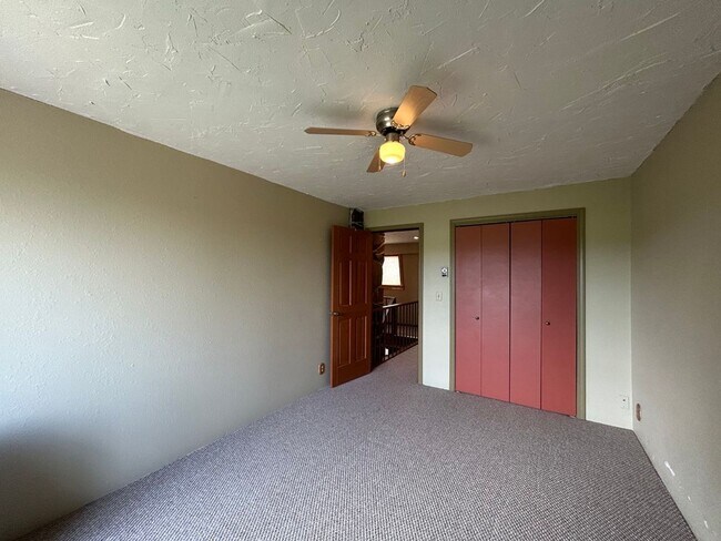 Building Photo - 3 Bedroom Home on Two Acres
