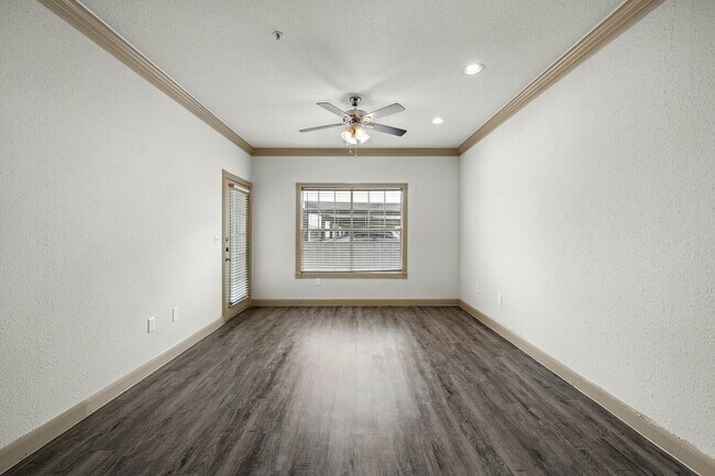 Building Photo - Move-In Specials You’ll Love!