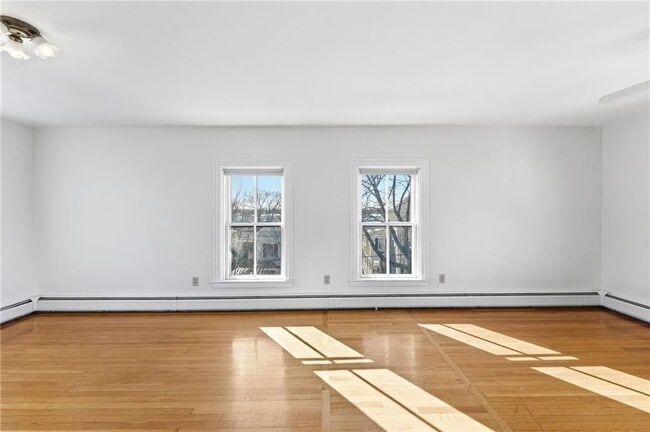 Building Photo - 686 Hope St