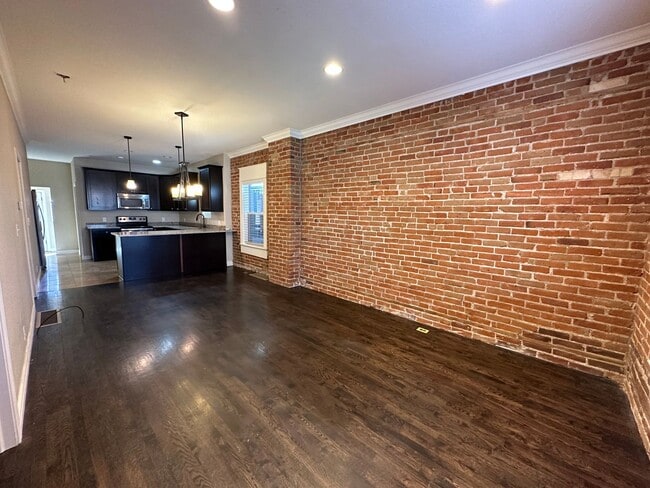 Building Photo - 1734 Hooker St