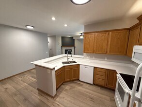 Building Photo - Large 2 Bedroom, 2 Bath apartment with 2 car garage
