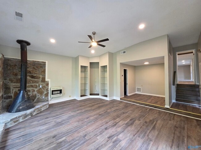 Building Photo - 1209 Governors Dr SE