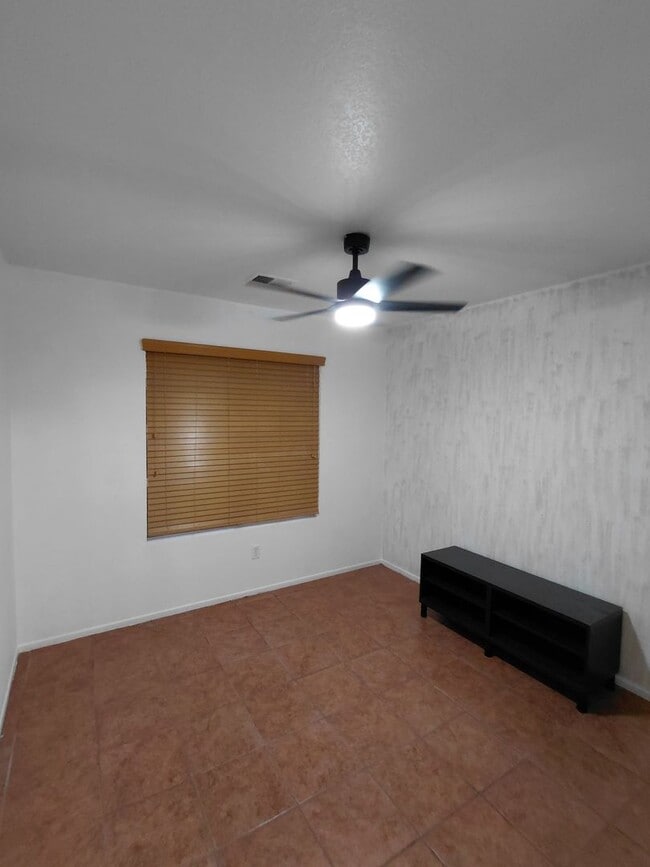 Building Photo - 936 Alameda St