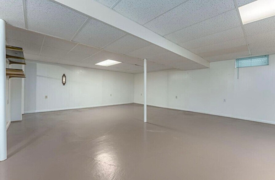 Building Photo - 1735 Forest Dr