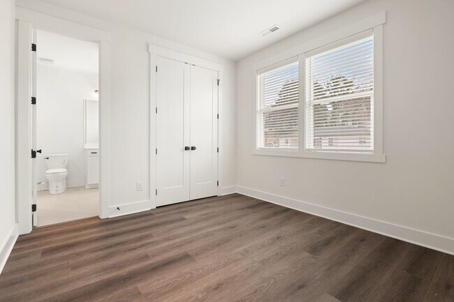 Building Photo - Gorgeous 4-bedroom, 4-bathroom Modern Home Durham, NC