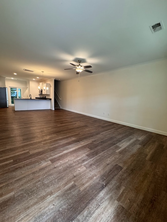 Building Photo - 4 BEDROOMS. 3 BATHS. TRAVELERS REST.