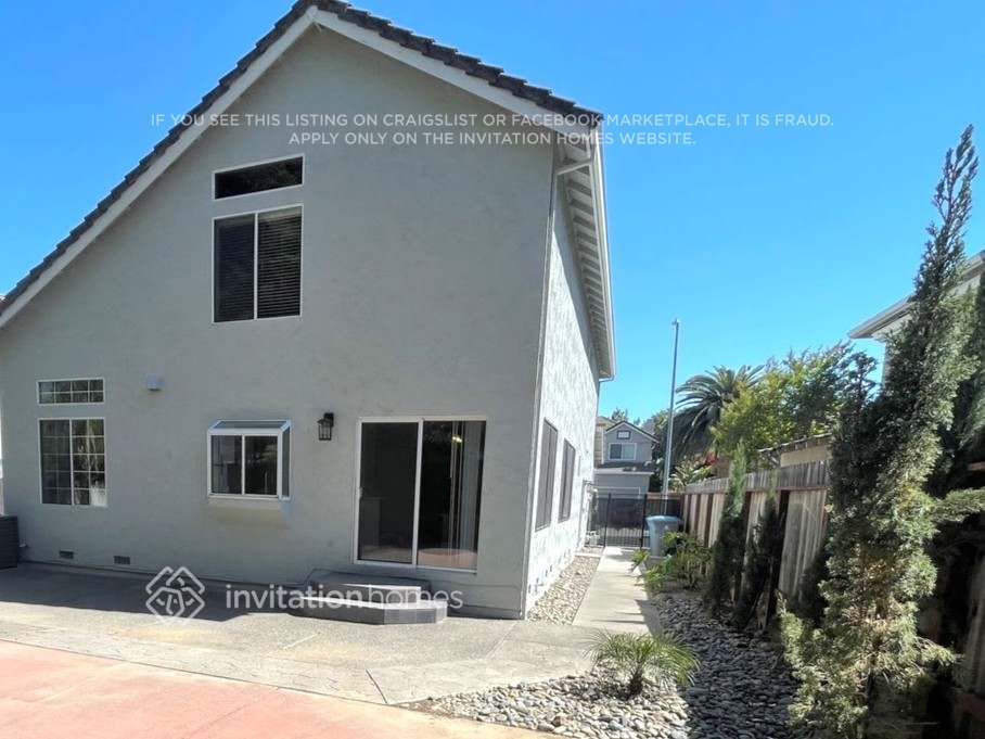 Building Photo - 413 Rolling Oak Dr