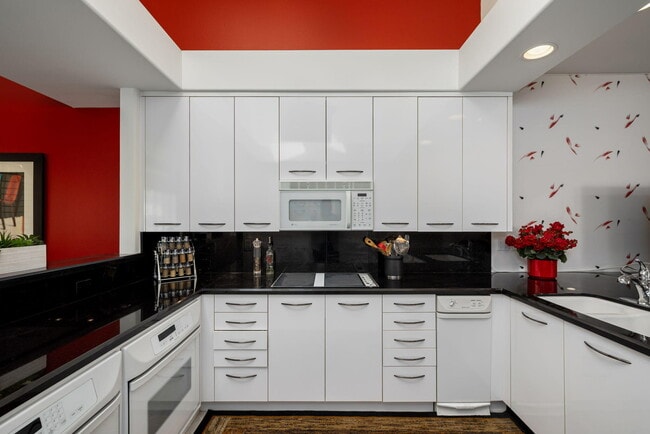 Building Photo - 75395 Riviera Dr