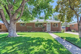 Building Photo - Beautiful Bungalow in Great Englewood Loca...