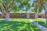 Building Photo - Beautiful Bungalow in Great Englewood Loca...