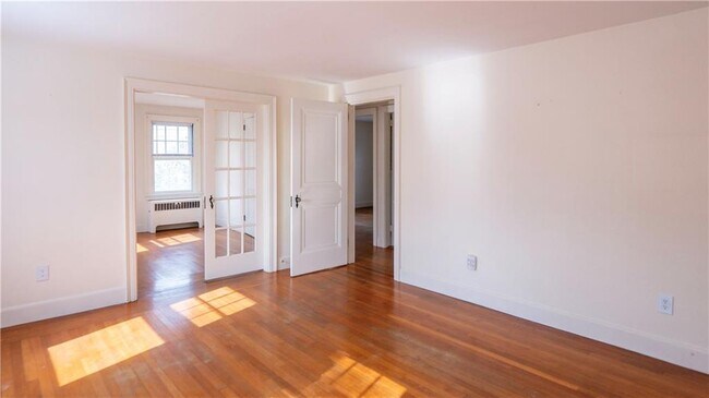 Building Photo - 118 Ruggles Ave