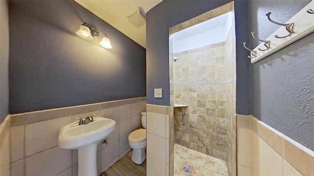 Building Photo - 424 Parkside Dr