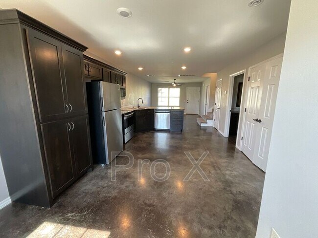 Building Photo - 618 Easton Dr