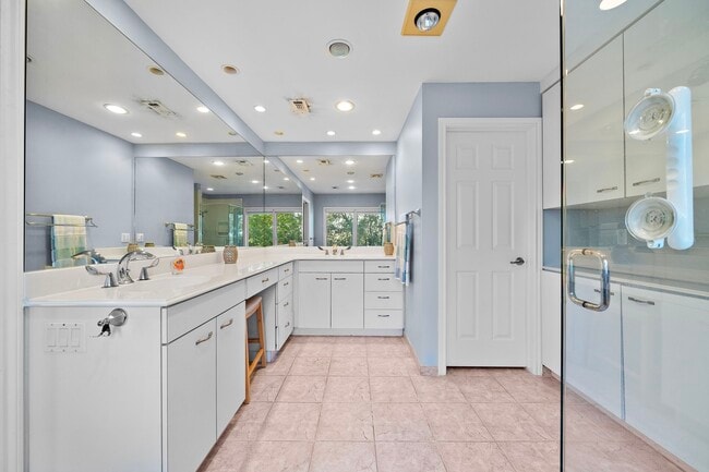 Building Photo - 2913 Beluche Dr