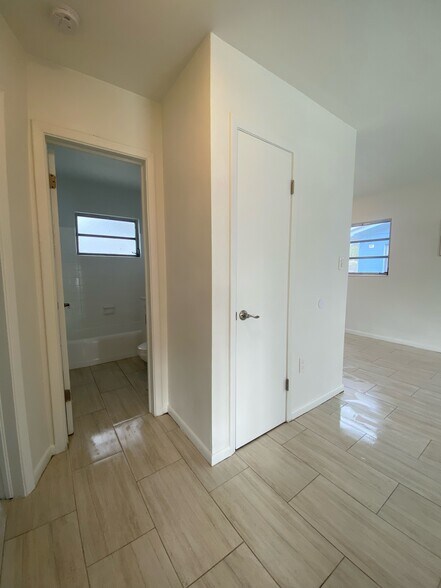 Building Photo - 313 N Arcadia Ave