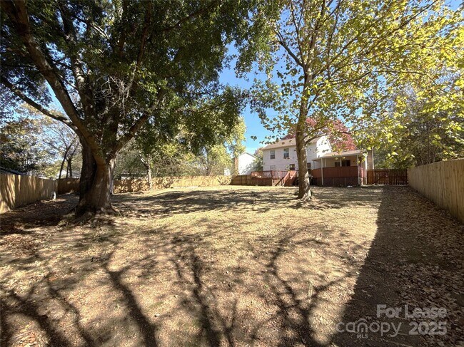Building Photo - 2015 Bantry Ln
