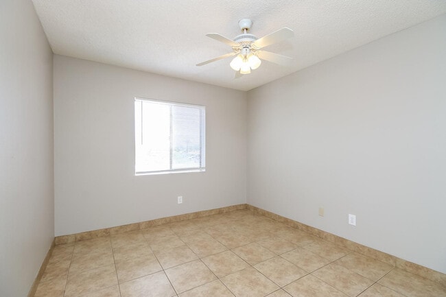 Building Photo - 410 E 9th Ave