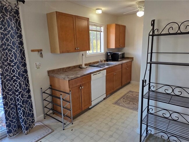 Building Photo - 15 Meadowview Ter