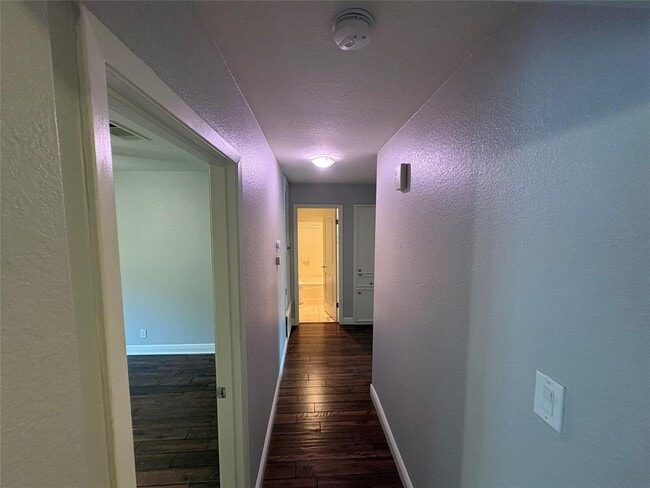 Building Photo - 10106 Missel Thrush Dr