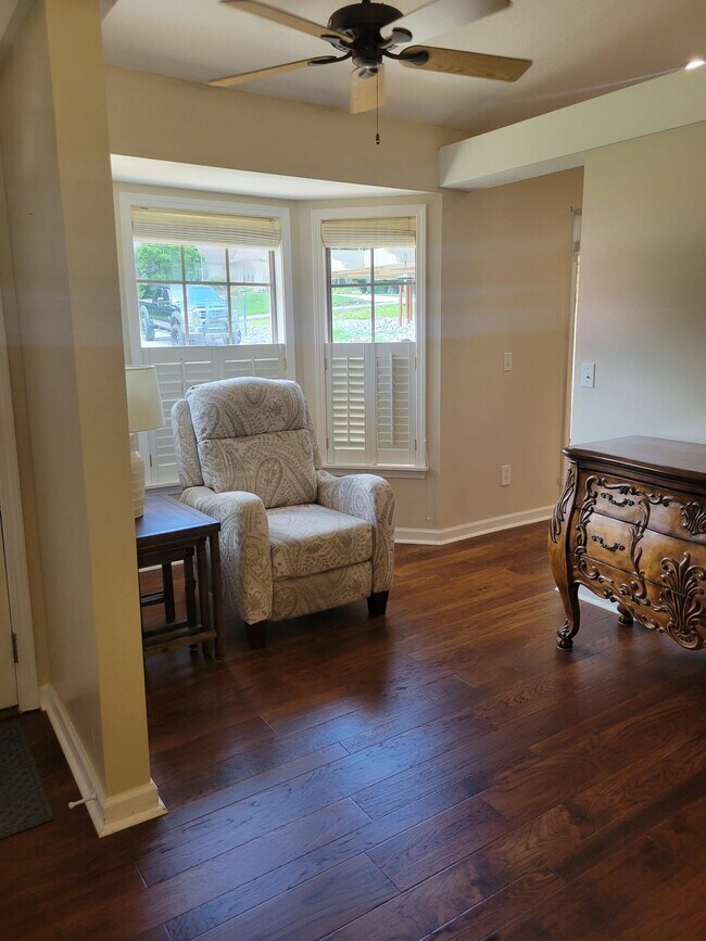 Building Photo - 456 Snead Dr