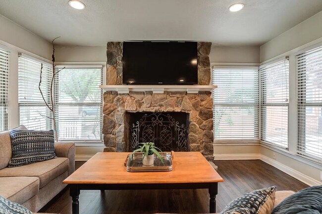 Building Photo - Pre-lease Summer 2026! Beautiful Tech Terrace Home! Full of Character!