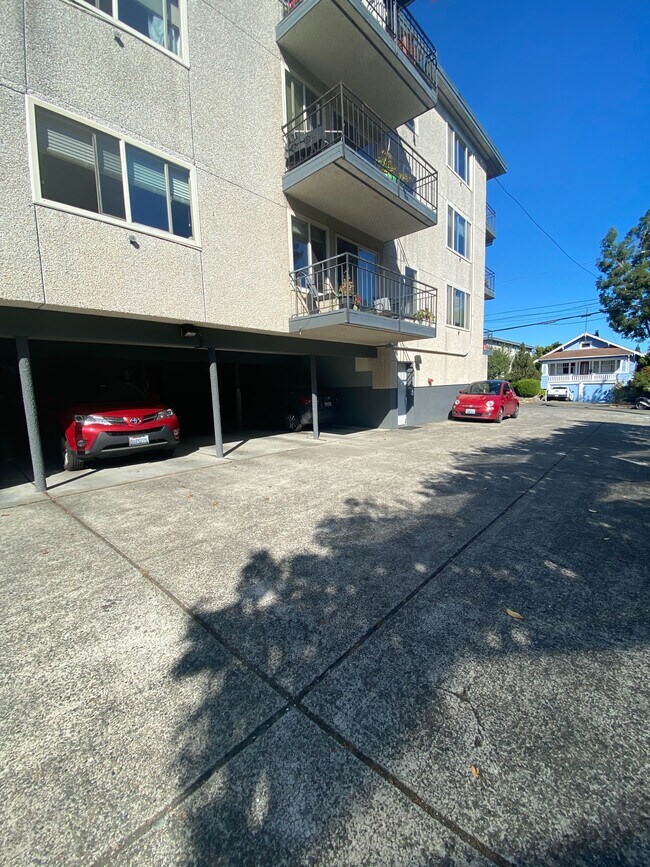 Building Photo - 465 N 45th St