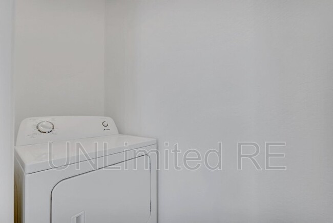 Building Photo - 2443 W Pikes Peak Dr
