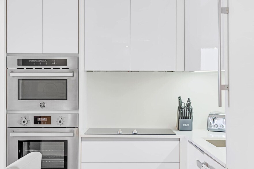 Building Photo - 1717 N Bayshore Dr