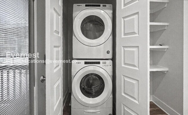 Building Photo - 736 29th Ave N