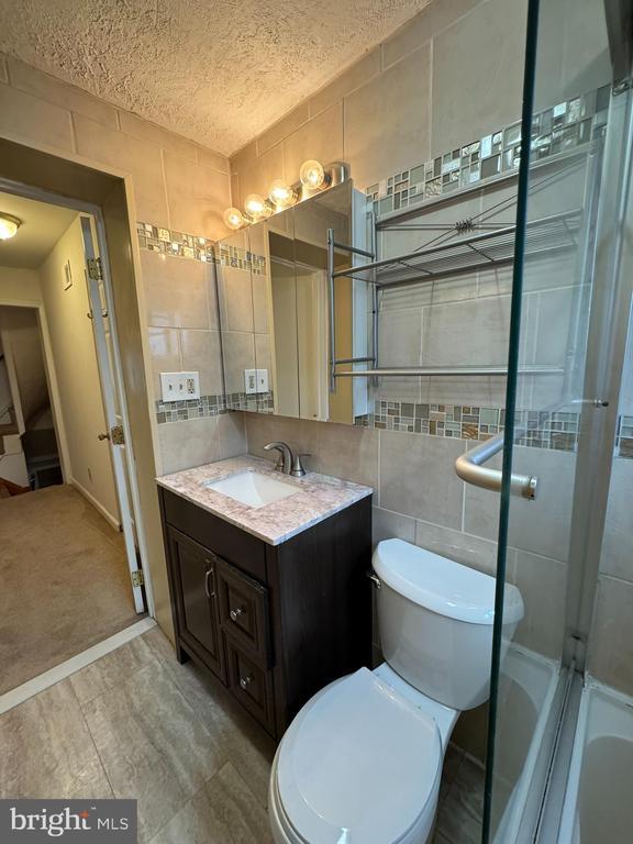 Building Photo - 1008 Stiles St