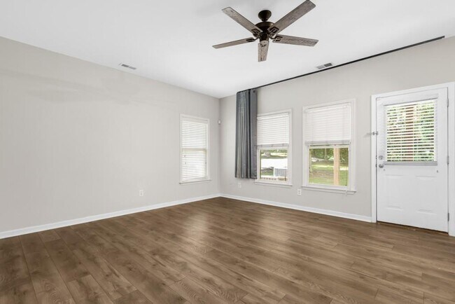 Building Photo - 2301 Marion Walk Dr SE