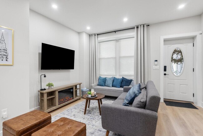 Building Photo - Luxurious 3-Bedroom Townhome in Point Breeze! Available NOW!