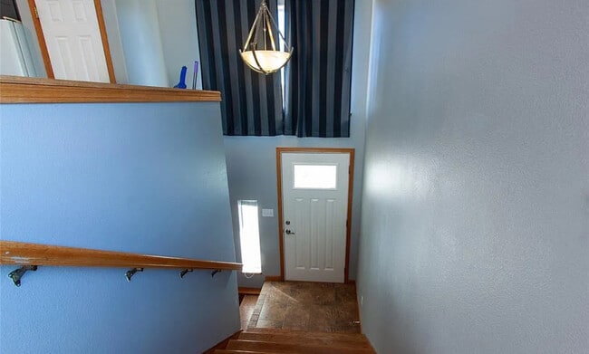 Building Photo - 907 Di Maggio Dr