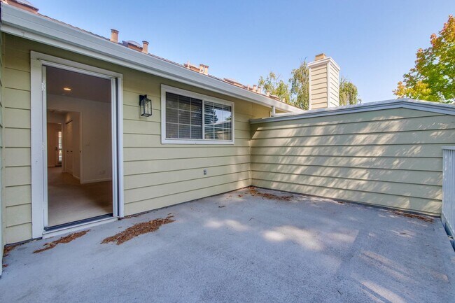 Building Photo - 2-Suite Townhome in Whisman Station Area | Easy Access to 101/237/85